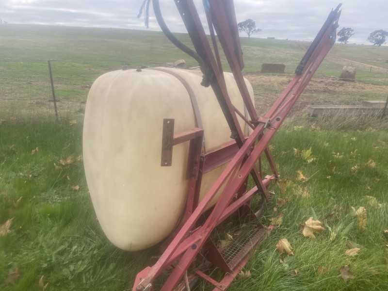 Hardi 800L 7.5 meter Boomspray