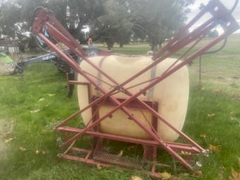 Hardi 800L 7.5 meter Boomspray