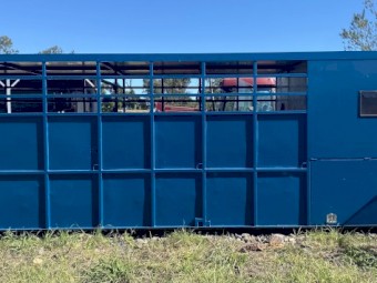 Dual Purpose Stock & Horse Crate with Living & Saddle Box