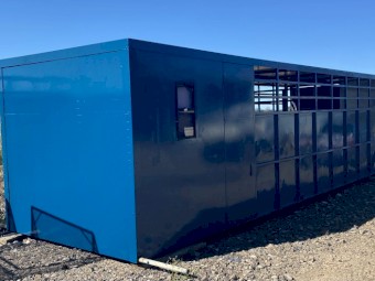 Dual Purpose Stock & Horse Crate with Living & Saddle Box