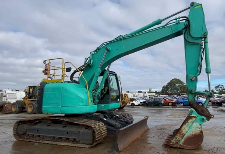 KOBELKO SK235SR-2 WITH BLADE