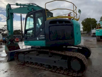 KOBELKO SK235SR-2 WITH BLADE