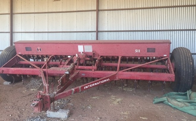 WANTED International 511 28 Row Combine
