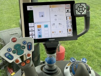 2017 Fendt 716 Vario Tractor