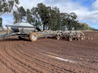 Flexicoil Air Seeder with 1720 Cart