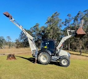 2011 Terex 880 Elite Backhoe