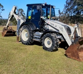 2011 Terex 880 Elite Backhoe