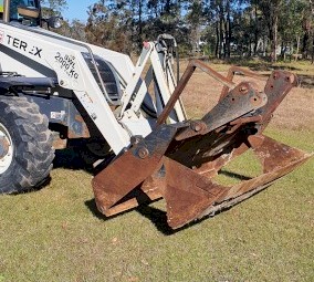2011 Terex 880 Elite Backhoe