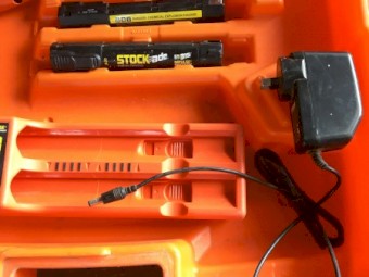 Stockade fencing stapler