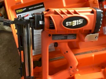 Stockade fencing stapler