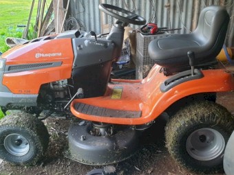 Husqvarna TS 138 ride on mower