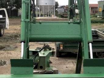 John Deere 740 Loader
