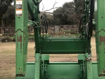 John Deere 740 Loader