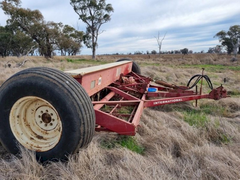 International 511 Combine