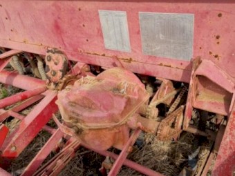 International 511 Combine