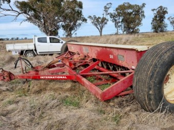 International 511 Combine