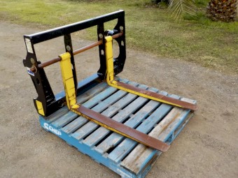Challenger Multi Carriage 2500kg Forklift/Round Bale Spike Attachment