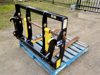 Challenger Multi Carriage 2500kg Forklift/Round Bale Spike Attachment