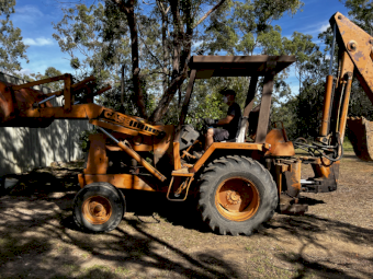 CASE 580C Backhoe