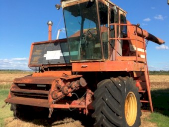 1980's 760 Massey Ferguson Header
