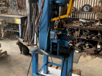 THREADING TAPPING DRILLING MACHINE