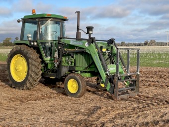 1982 John Deere 4040 Tractor with Burder Loader