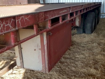 44' Flat Top Triaxle Trailer