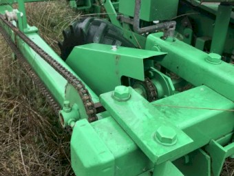 Compact Carrousel mechanical transplanter 3 rows 80cm with beds