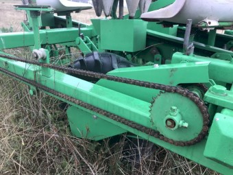 Compact Carrousel mechanical transplanter 3 rows 80cm with beds