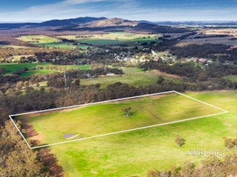 20 acres of pasture land + dam for Lease ($100 per week Negotiable)