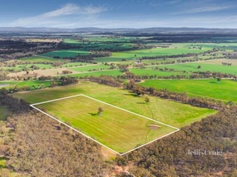 20 acres of pasture land + dam for Lease ($100 per week Negotiable)