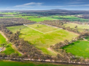 20 acres of pasture land + dam for Lease ($100 per week Negotiable)