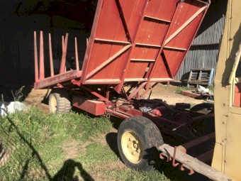 New Holland 1069 Stack Cruiser