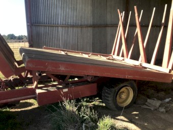 New Holland 1069 Stack Cruiser
