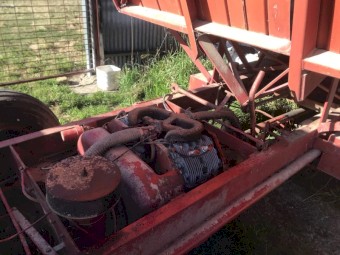 New Holland 1069 Stack Cruiser