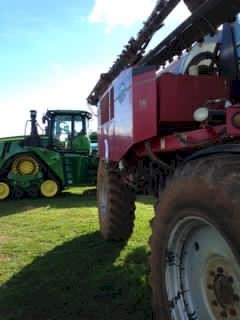 2008 Miller Nitro 3275 Self Propelled Sprayers x 2