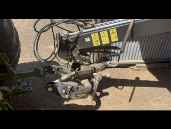 Macdon R85 mower conditioner