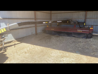 Macdon R85 mower conditioner