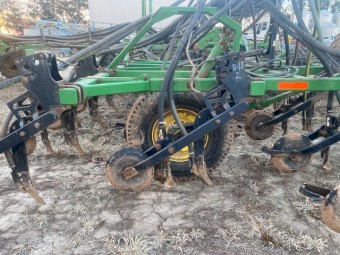 John Deere 1870 ConservaPak 41ft Seeder Bar with John Deere 1910  Aircart