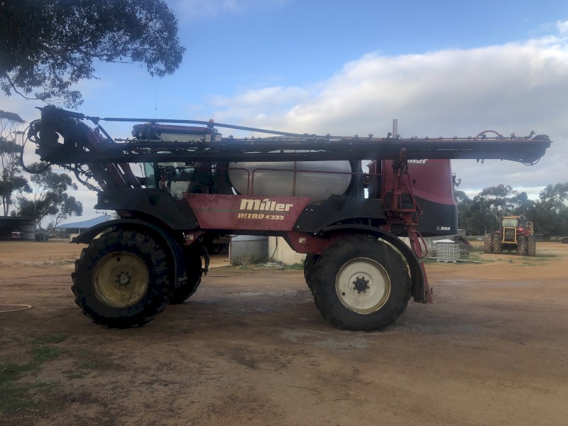 Miller Nitro 4333 SP Boom Spray
