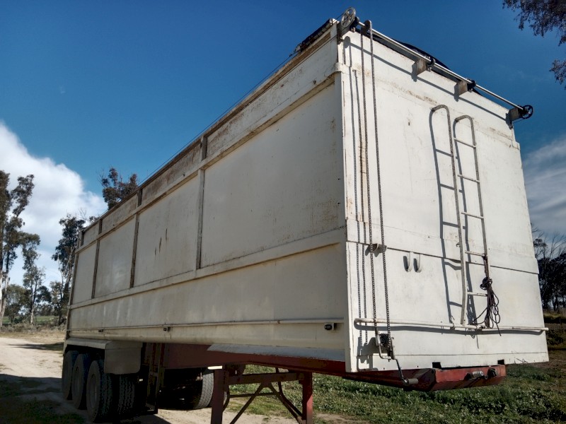 1984 Lusty 32' x 8' Tri- Axle Tipper Trailer