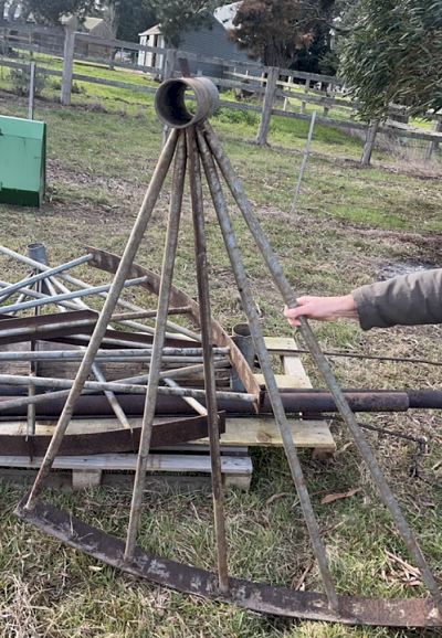 Hobbs Hoist Set of 4 with poles and rods