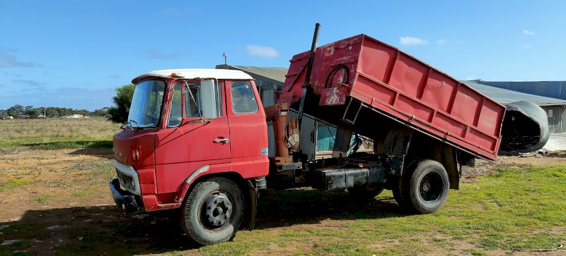 Hino F61J Tipper
