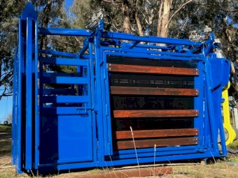 Thompson Longhorn Monarch Cattle Crush