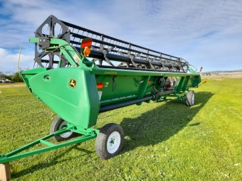 John Deere 630 Header front and trailer