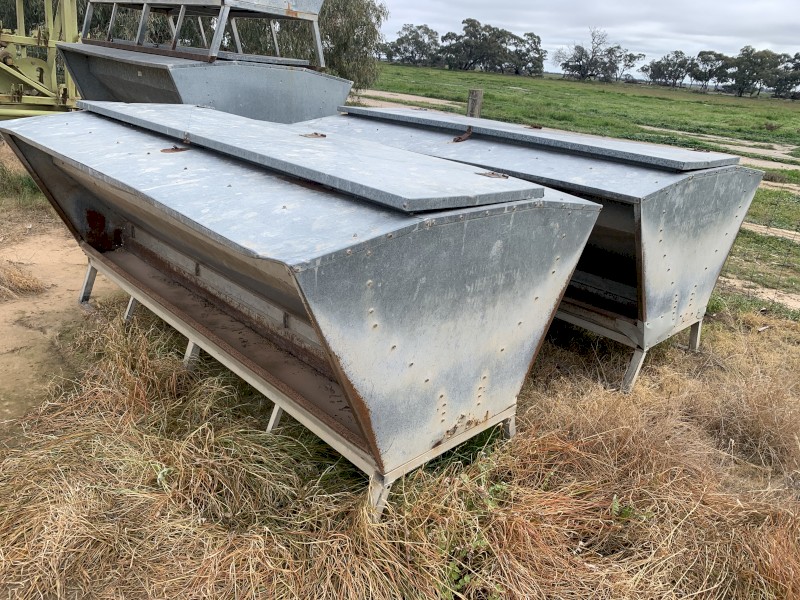 4 Paton lick Feeders