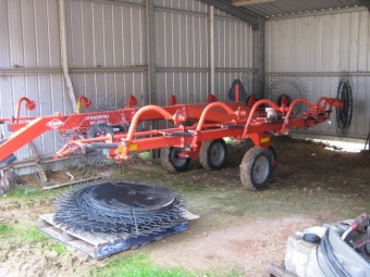 2019 Kuhn SR300 14 Wheel Hay Rake
