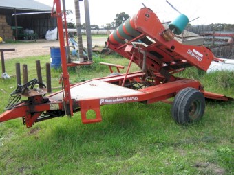 Kverneland UN 7515 Full Auto Bale Wrapper