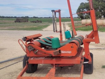 Kverneland UN 7515 Full Auto Bale Wrapper