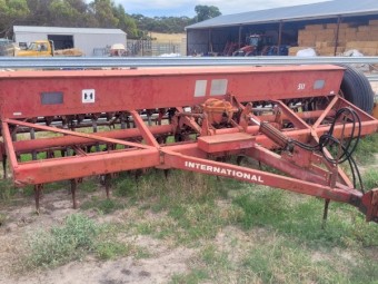 IH 511 Combine Cultivator Seeder